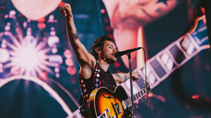 Harry Styles live in Frankfurt: Federboas und Liebeshymnen