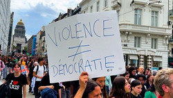 Belgien: Tausende protestieren in Brüssel gegen angebliche Polizeigewalt