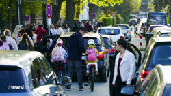 Elterntaxis werden zum Sicherheitsrisiko