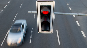Ampel dauerhaft rot: Darf ich einfach fahren?