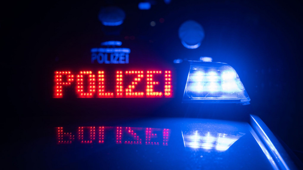 Lebende Fische auf A3 - Feuerwehr bastelt Rettungspool