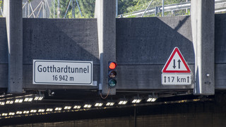 Beton abgestürzt und Risse in Tunneldecke: Gotthard-Straßentunnel zu
