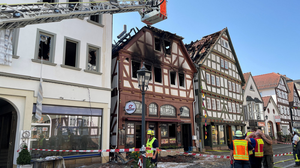 Insgesamt fünf Häuser wurden durch das Feuer vergangene Woche unbewohnbar. Mehr als 300 Einsatzkräfte waren an den Löscharbeiten beteiligt. 