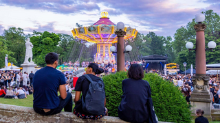 Wiesbadens Theatrium 2025: Feiern auf der Wilhelmstraße