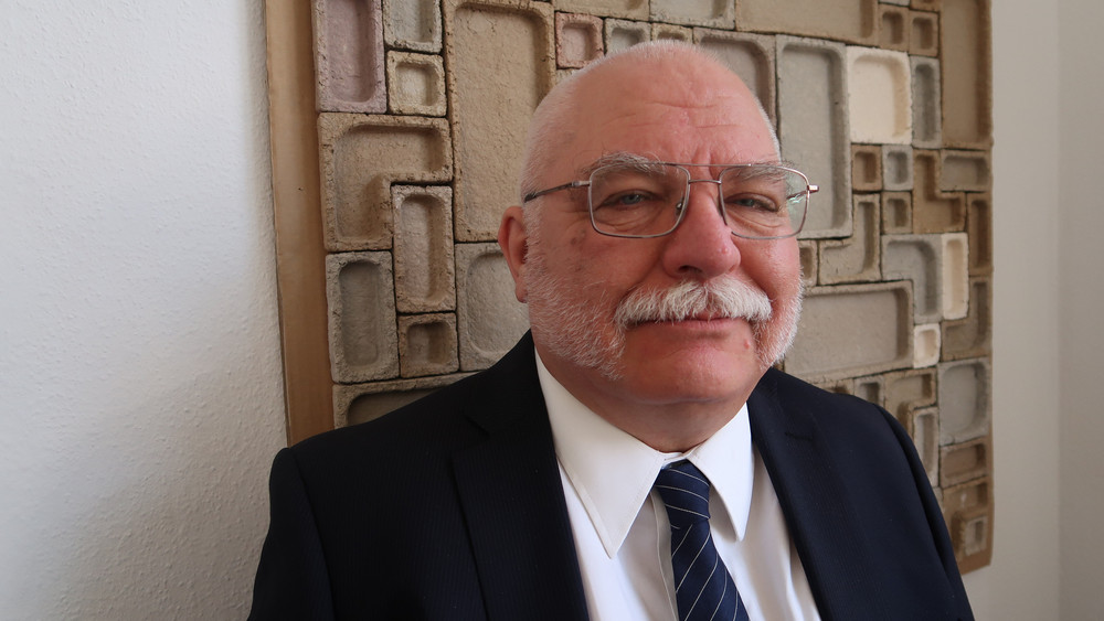 Der Jurist Manfred Ruppert möchte Nachfolger des aktuellen Landrats Bernd Woide werden.
