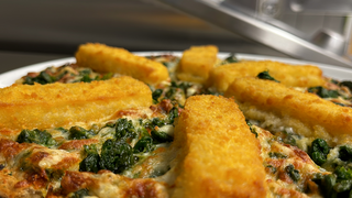 Fischstäbchen-Pizza: So schmeckt die verrückte Pizza