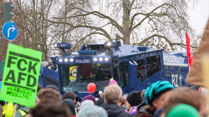 Großer Protest-Tag gegen AfD-Jugend : Zehntausende Demonstranten - Gewalt!