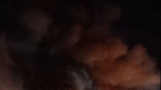 Großbrand in Essener Kfz-Betrieb: Warnung für Anwohner