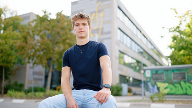 Unterrichtsausfall: Ex-Abiturient verklagt Rheinland-Pfalz