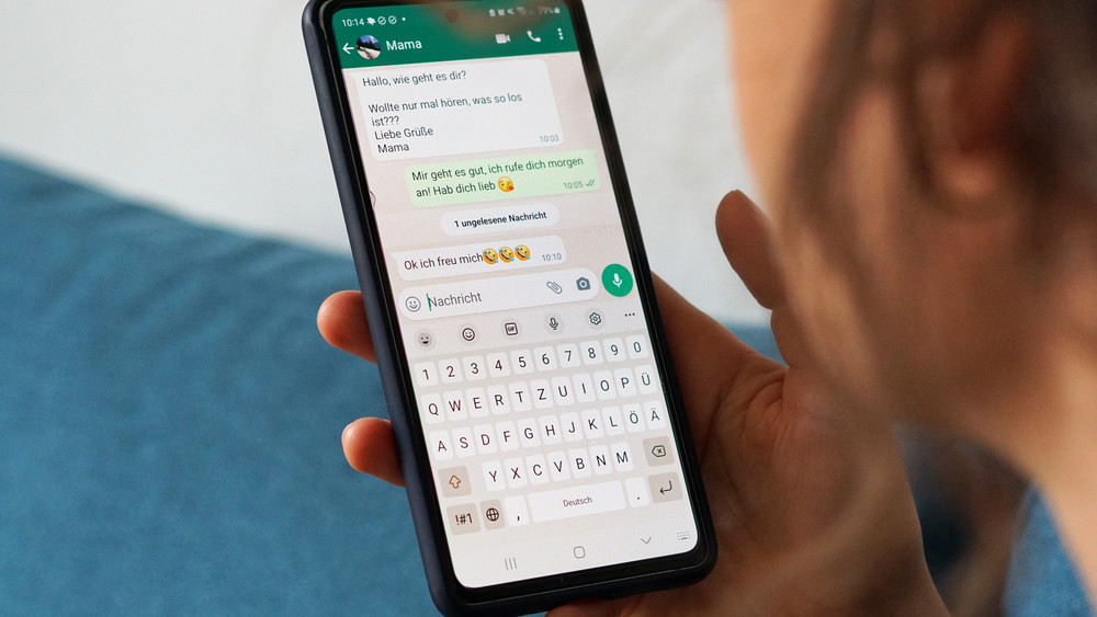 Ein weitergeleiteter WhatsApp-Chat zwischen zwei Freundinnen führte zu einem Rechtsstreit über Datenschutz und Privatsphäre. 