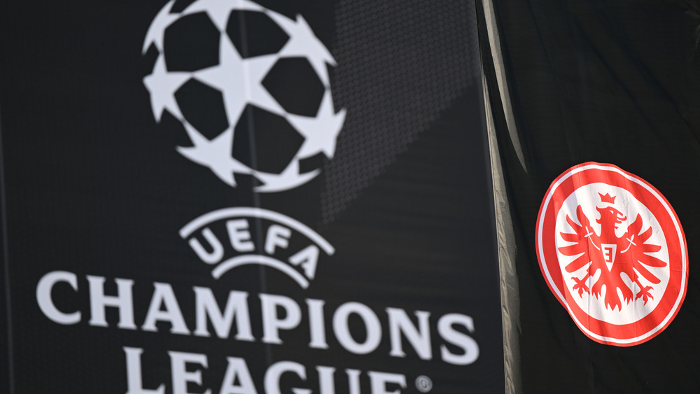 Eintracht Frankfurt wehr sich mit einer einstweiligen Verfügung gegen den Fan-Ausschluss beim Champions League Achtelfinale in Neapel (Symbolbild).