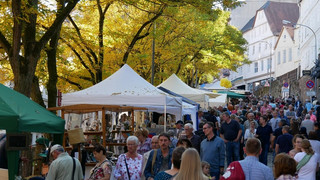 Elisabethmarkt in Marburg: Schlendern, Schlemmen und Dabeisein