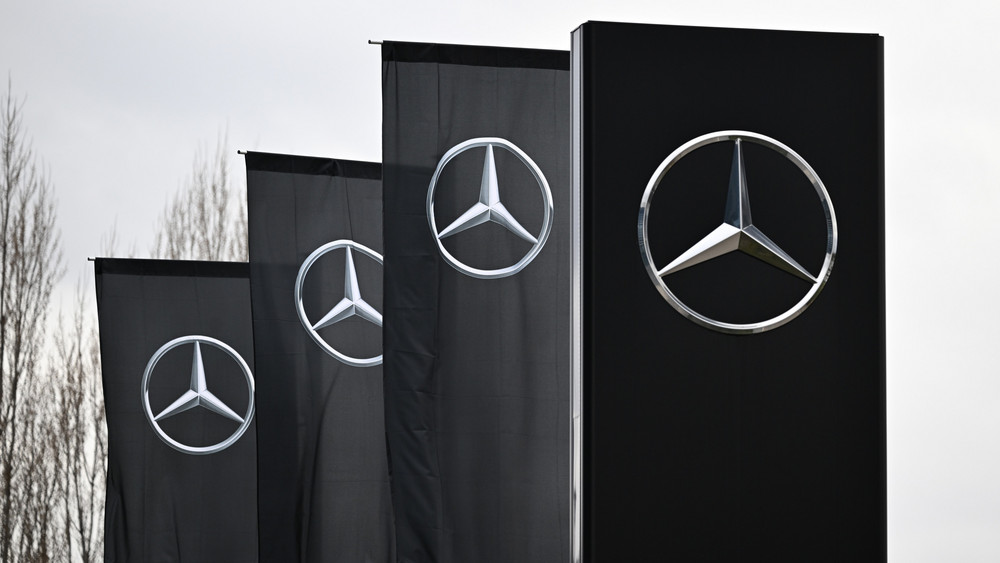 Mercedes-Benz will alle unternehmenseigenen Autohäuser in Deutschland verkaufen.