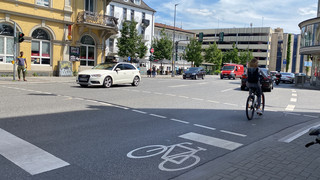 Verkehrsversuch für Fahrradspur auf dem Anlagenring in Gießen