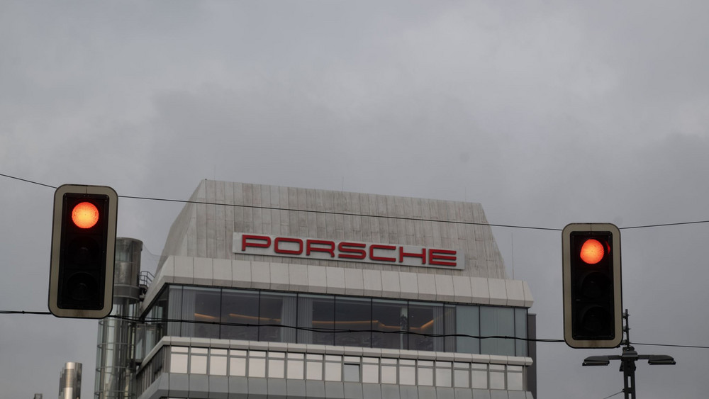 Porsche setzt den Rotstift an - und will rund 1.900 Stellen streichen.