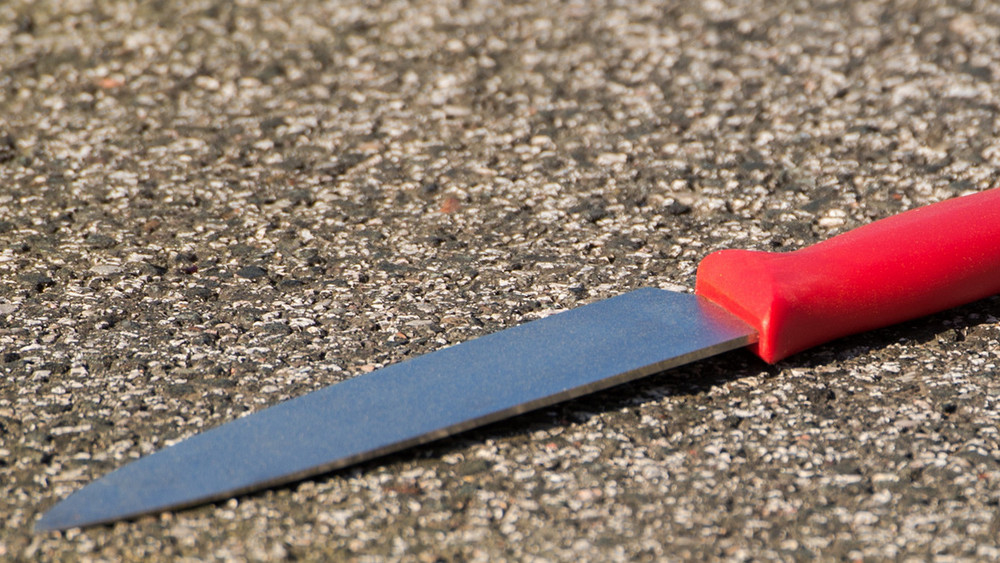 Bei einer Messerstecherei in Mannheim sind zwei Jugendliche schwer verletzt worden.