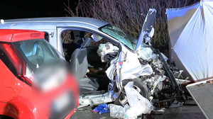 Großeinsatz nach Unfall: 46-Jähriger stirbt auf Landstraße
