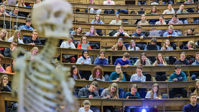 Vier Kläger aus Hessen Studierende gegen Landarztquote