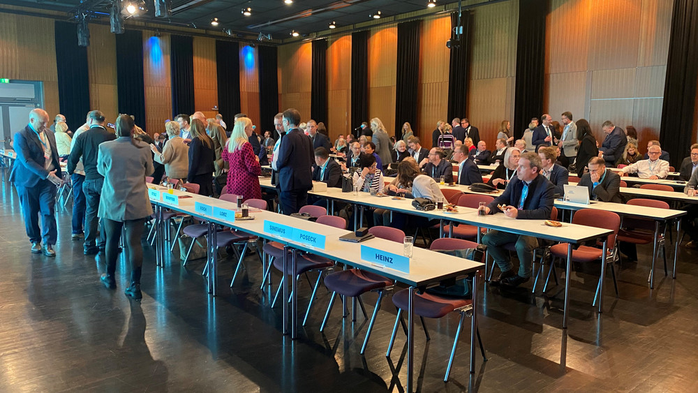 Auch die Hessen CDU wünscht sich eine schwarz-rote Bundesregierung: Der hessische Ministerpräsident Rhein sagte gestern am Rande eines CDU-Treffens in Langen. 