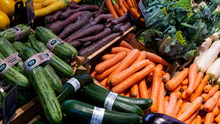 Gemüse-Laster mit 50 km/h zu schnell über A4 bei Bad Hersfeld