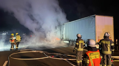 LKW-Tank geplatzt: Belag auf A 7 bei Kirchheim beschädigt