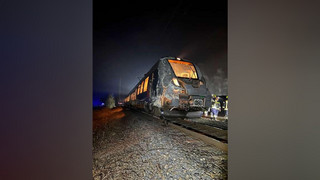 Bahnübergang in Hedemünden: Regionalexpress kracht in Sattelauflieger