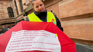 Kita-Mahnwache vor Landtag in Wiesbaden