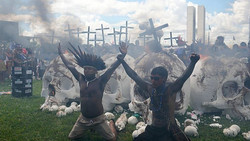 Tausende Indigene demonstrieren in Brasília für Landrechte