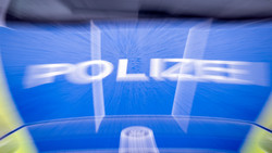 Autofahrer bedroht Fahrradfahrer nach Unfall in Frankfurt