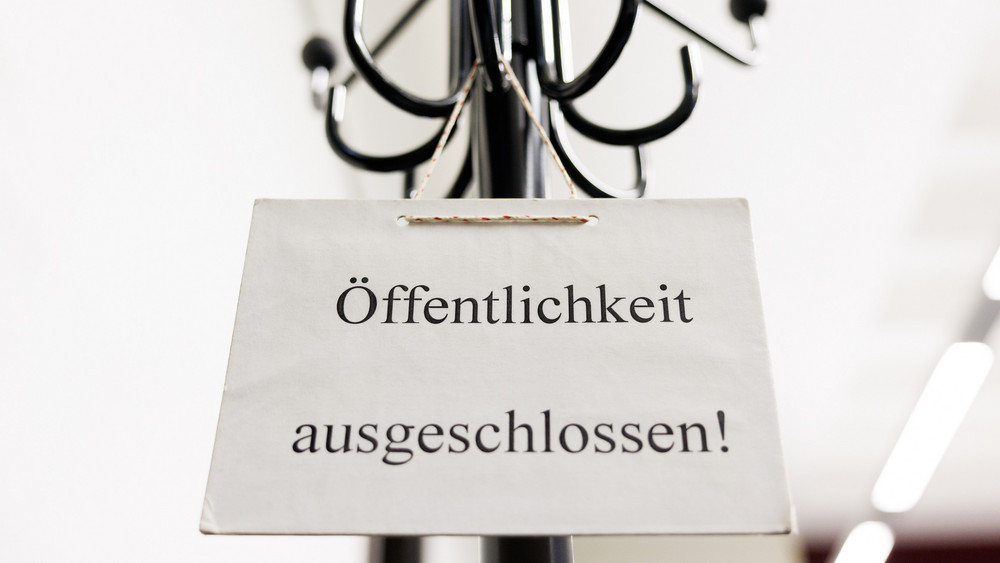 Das Landgericht Paderborn verurteilt jetzt einen 66-Jährigen. In dem Prozess war die Öffentlichkeit zum Schutz des Mädchens ausgeschlossen worden (Symbolbild).