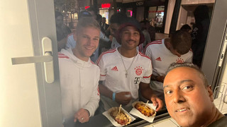Nachts in Frankfurt: Bayern-Stars an der Currywurst-Bude