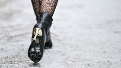 Spanner flüchtet in Offenbach in Strapsen und Heels