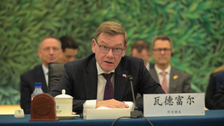 Besuch in Peking: Außenminister betont Bedeutung von fairem Handel 