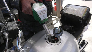 Spritpreise sinken - ADAC: zu langsam