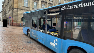 Speyer: Rettungswagen kracht bei Einsatzfahrt in Bus - 4 Verletzte