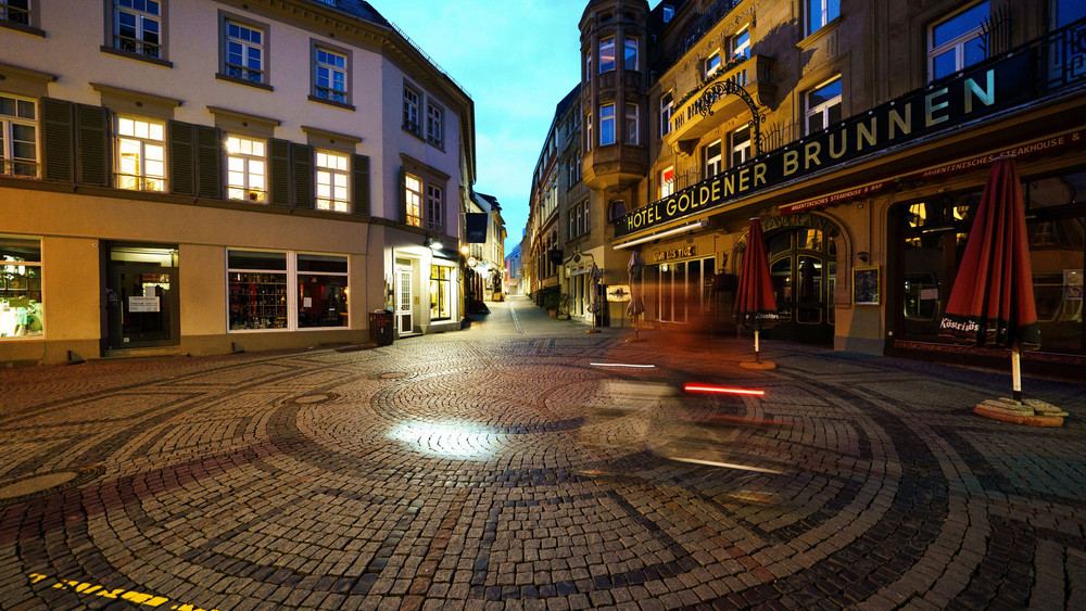Die fast menschenleere Fußgängerzone der Landeshauptstadt Wiesbaden