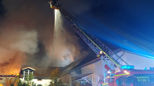 Großeinsatz in Gundernhausen: 130 Feuerwehrleute löschen Scheunenbrand