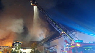 Großeinsatz in Gundernhausen: 130 Feuerwehrleute löschen Scheunenbrand