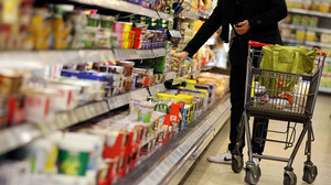 Umfrage zu teuren Lebensmitteln: Beim Einkaufen schränken sich 39% ein