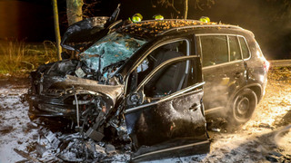 Autofahrer kracht bei Lauterbach gegen Baum