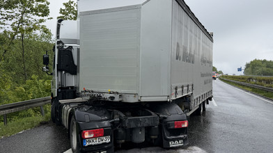 Wegen Hagel: Unfall mit LKW und mehreren Autos auf A66
