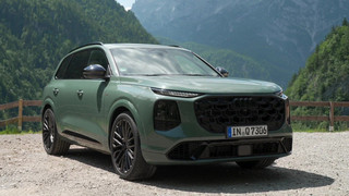 Neuer Audi Q7 - Das neue Panorama-Schiebedach - lichtdurchflutet und weitläufig