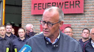 Tagelanger Kampf: Merz dankt Helfern nach Großbrand im Hürtgenwald
