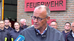 Tagelanger Kampf: Merz dankt Helfern nach Großbrand im Hürtgenwald
