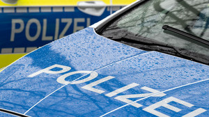 Flucht in Darmstadt: Auto rast davon und kracht in geparkten Wagen