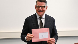 Boris Rhein ruft vor der Bundestagswahl zum Wählen auf