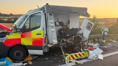 LKW prallt auf Rettungswagen bei Diemelstadt