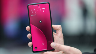 Telekom bringt KI-Phone heraus - Konkurrenz geht andere Wege
