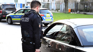 Verfolgungsjagd: Autofahrer flüchtet nach Unfall vor der Polizei