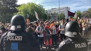 AfD wählt bei Parteitag neue Spitze - Aktivisten versuchen Blockade 